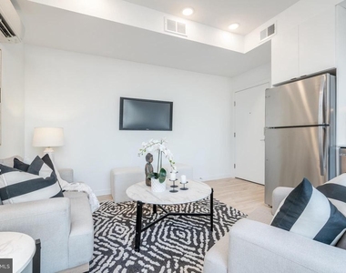 1131 N Front Street - Photo Thumbnail 7