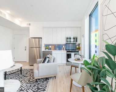 1131 N Front Street - Photo Thumbnail 15
