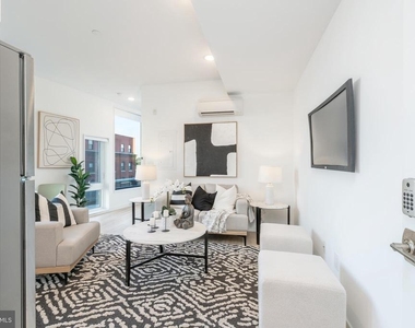 1131 N Front Street - Photo Thumbnail 3