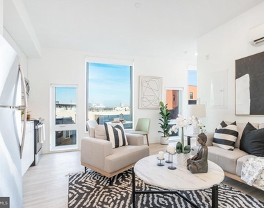 1131 N Front Street - Photo Thumbnail 2