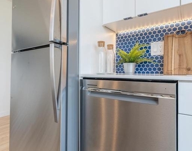 1131 N Front Street - Photo Thumbnail 13