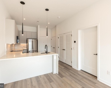 3120 W Jefferson Street - Photo Thumbnail 3