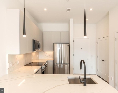 3120 W Jefferson Street - Photo Thumbnail 2