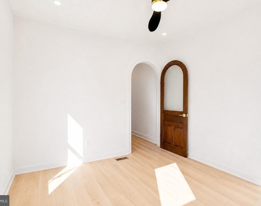 1519 N Dover Street - Photo Thumbnail 11