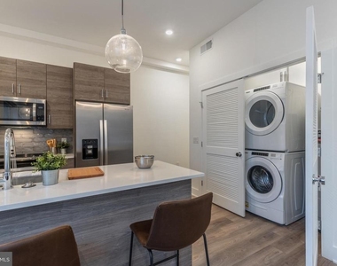 5545 Pulaski Avenue - Photo Thumbnail 8