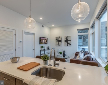 5545 Pulaski Avenue - Photo Thumbnail 2