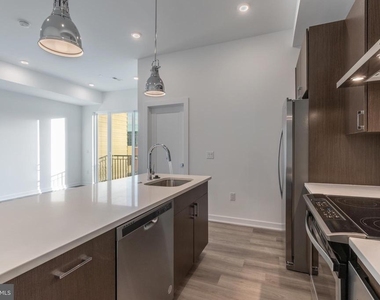 710 N 16th Street - Photo Thumbnail 2