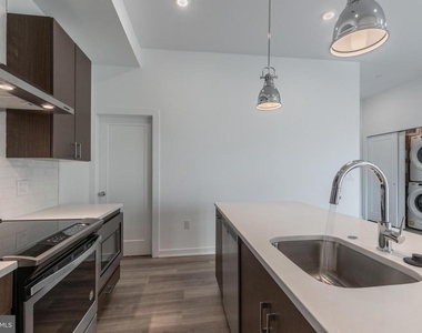 710 N 16th Street - Photo Thumbnail 3