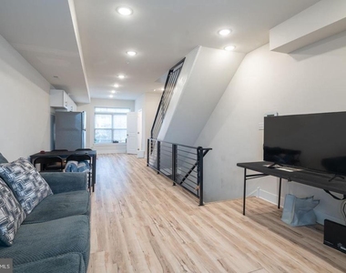 2531 N Mascher Street - Photo Thumbnail 3