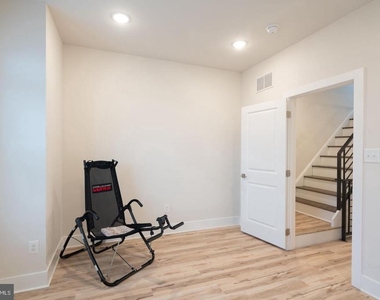 2531 N Mascher Street - Photo Thumbnail 12