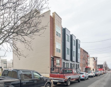 2531 N Mascher Street - Photo Thumbnail 1