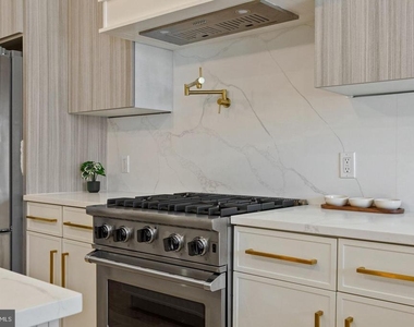 1146 N 3rd Street - Photo Thumbnail 2
