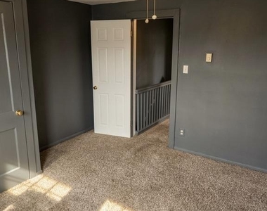 4405 N Lawrence Street - Photo Thumbnail 2