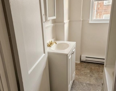 4405 N Lawrence Street - Photo Thumbnail 5