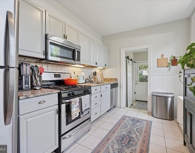 466 Conarroe Street - Photo Thumbnail 3