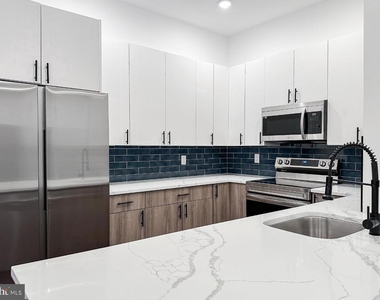 2028 W Westmoreland Street - Photo Thumbnail 7