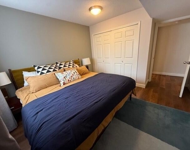 111 Fieldcrest Street - Photo Thumbnail 10