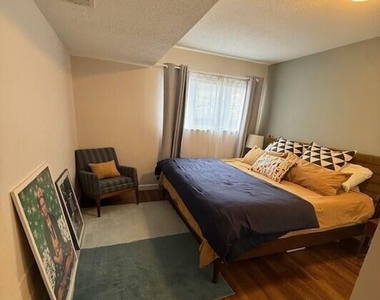 111 Fieldcrest Street - Photo Thumbnail 9