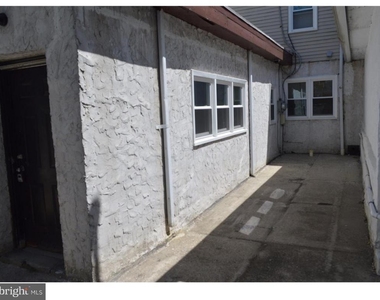 217 E Market St - Photo Thumbnail 4
