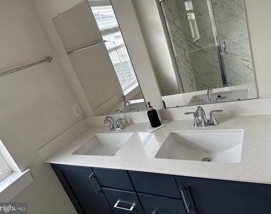702 Peony Lane - Photo Thumbnail 9