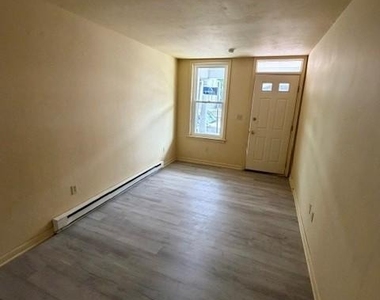 123 W King Street - Photo Thumbnail 1