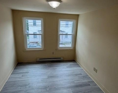 123 W King Street - Photo Thumbnail 4