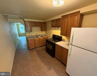 123 W King Street - Photo Thumbnail 3