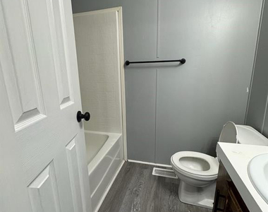 150 Oak Street - Photo Thumbnail 4