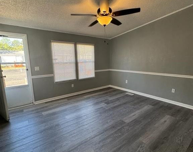150 Oak Street - Photo Thumbnail 5