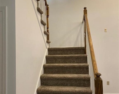 33 Marion Drive - Photo Thumbnail 5