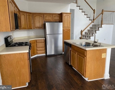 33 Marion Drive - Photo Thumbnail 2