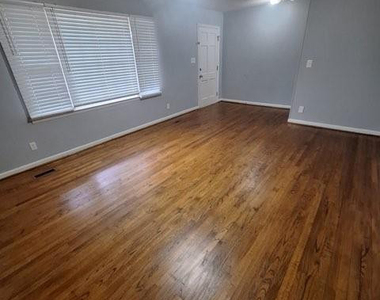 5615 Dodge Drive - Photo Thumbnail 4