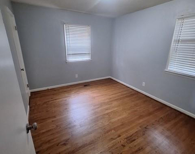5615 Dodge Drive - Photo Thumbnail 13