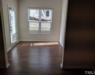1007 Mirbeck Lane - Photo Thumbnail 7