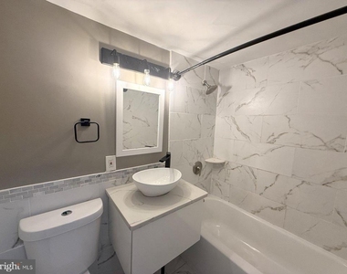 1102 Barclay Towers - Photo Thumbnail 10