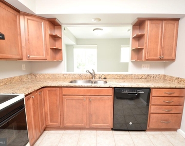 340 Woodlake Drive - Photo Thumbnail 10