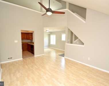 340 Woodlake Drive - Photo Thumbnail 6