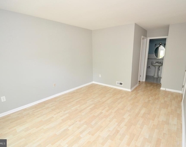340 Woodlake Drive - Photo Thumbnail 18