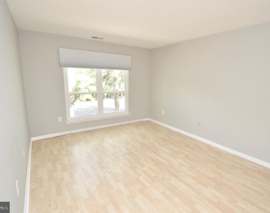340 Woodlake Drive - Photo Thumbnail 17