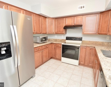 340 Woodlake Drive - Photo Thumbnail 8