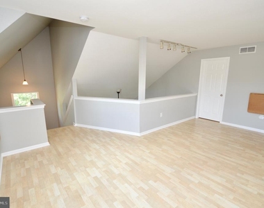 340 Woodlake Drive - Photo Thumbnail 12