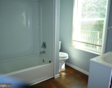 208 Linden Avenue - Photo Thumbnail 6