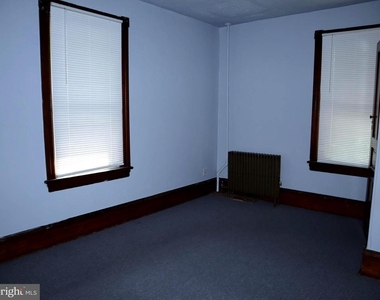 208 Linden Avenue - Photo Thumbnail 5