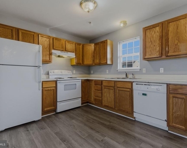 211 N Brown Street - Photo Thumbnail 5