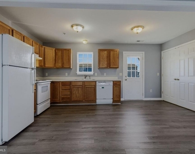211 N Brown Street - Photo Thumbnail 4