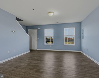 211 N Brown Street - Photo Thumbnail 2