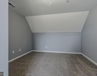 211 N Brown Street - Photo Thumbnail 14