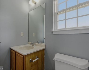 211 N Brown Street - Photo Thumbnail 9