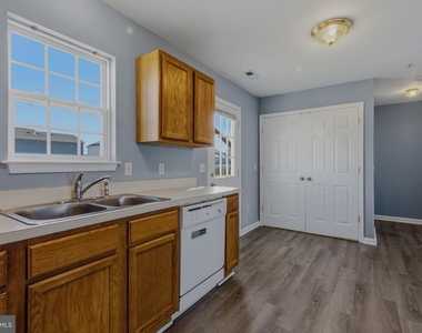 211 N Brown Street - Photo Thumbnail 6