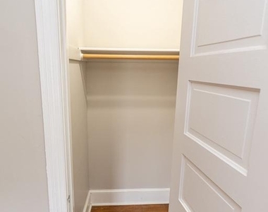 1109 N Division Street - Photo Thumbnail 34